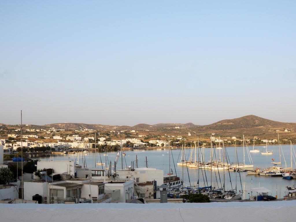 Hotel Adamas Exterior photo